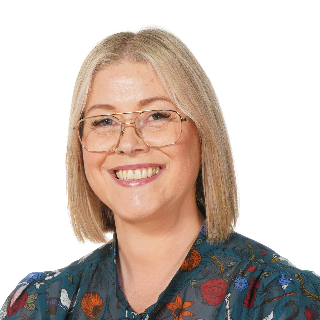 <p>Mrs V Scholes</p>